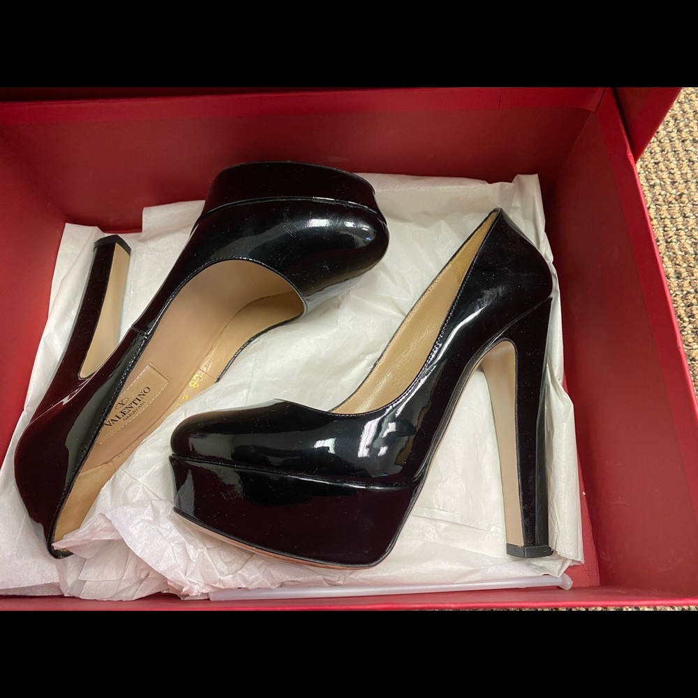 Valentino Black Pumps